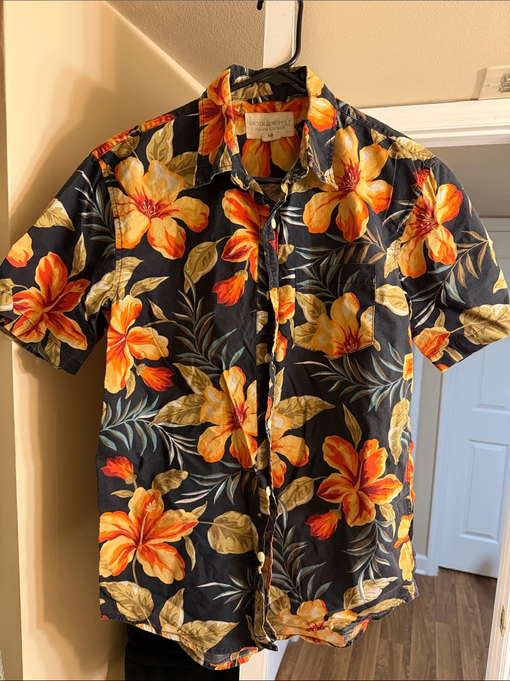 Hawaiian t-shirt flowers